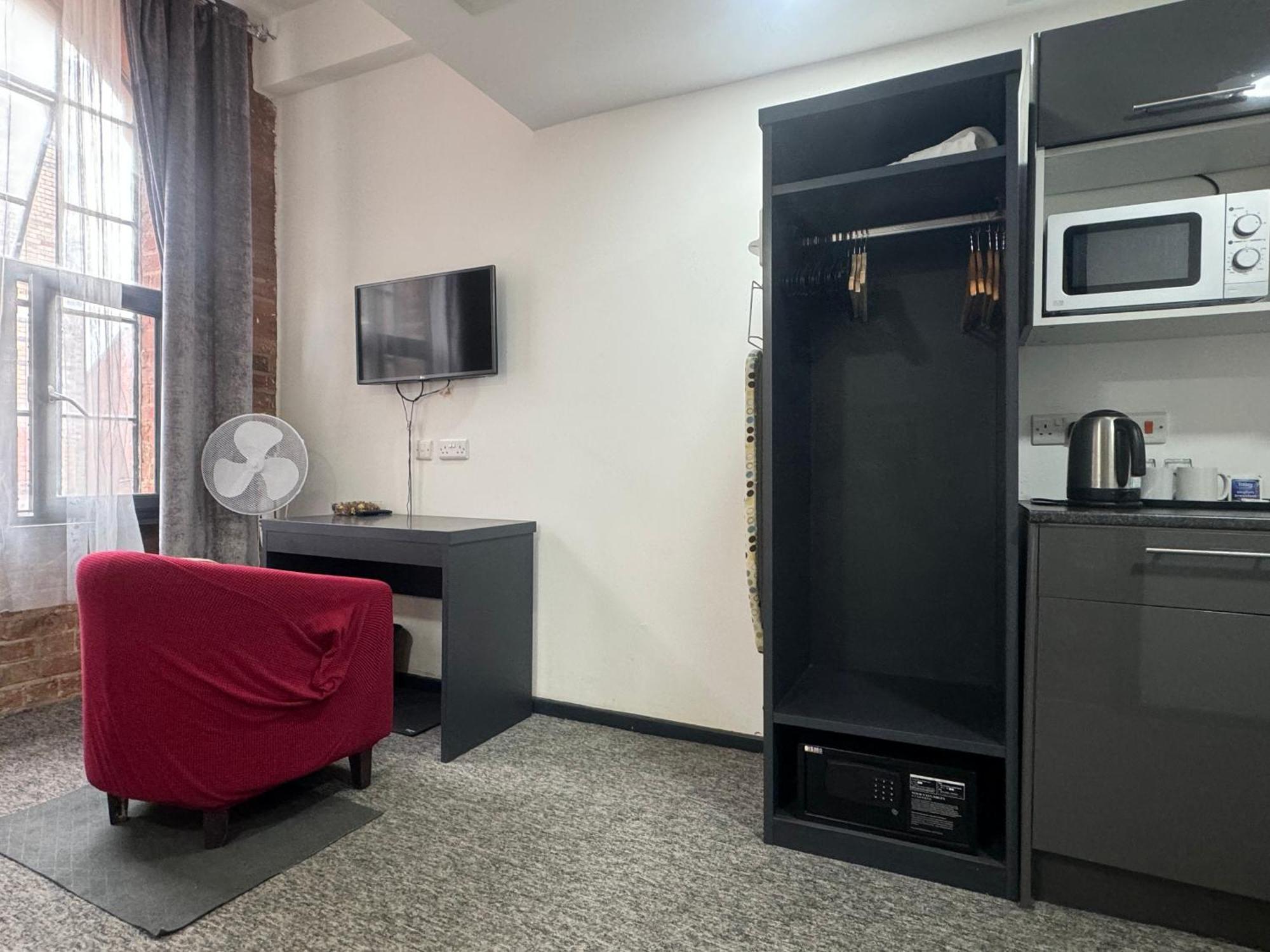 Apartment Kick Back Relax Stylish Space *